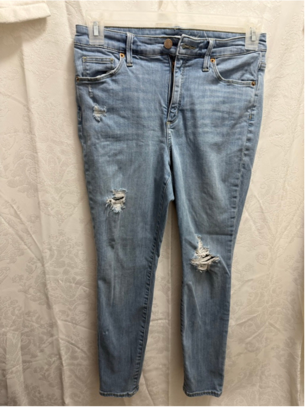 Women's Universal Thread Blue Distressed Skinny Jeans Size 29